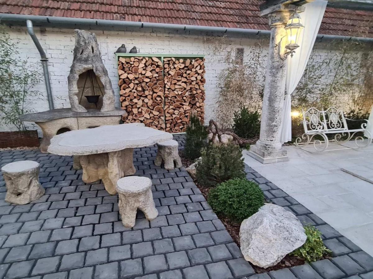 Resident Wellness Vendégház Békéscsaba Esterno foto