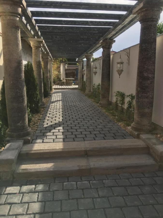 Resident Wellness Vendégház Békéscsaba Esterno foto